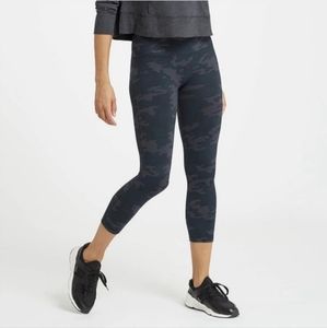 EUC SPANX Look At Me Now Camo Cropped Leggings